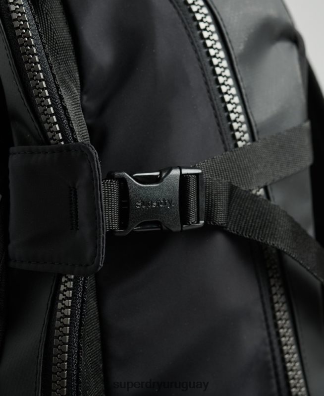 uy Superdry hombres mochila con gráfico de lona de montaña negro DT2N8Z1633 accesorios