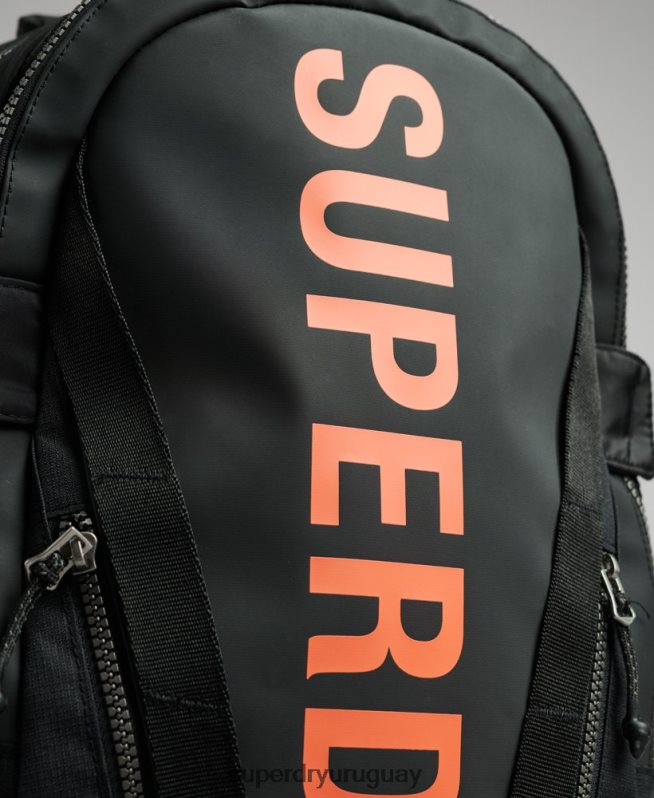 uy Superdry hombres mochila con gráfico de lona de montaña negro DT2N8Z1639 accesorios