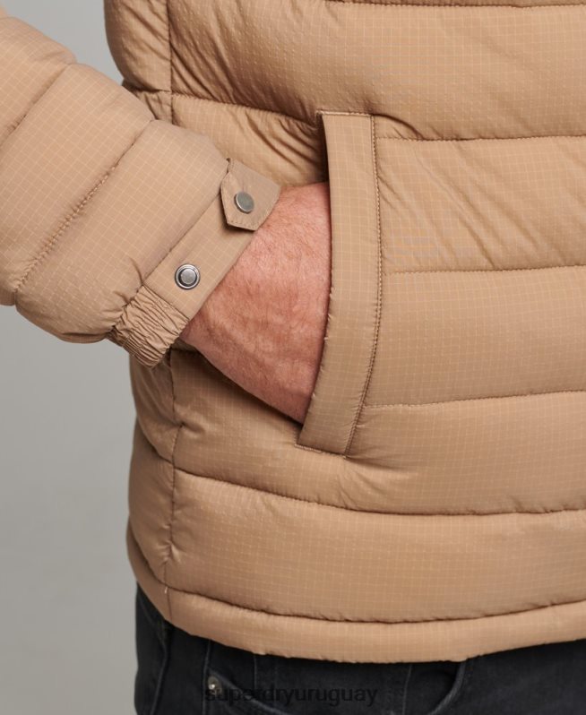 uy Superdry hombres abrigo acolchado corto y ligero marrón DT2N8Z975 ropa