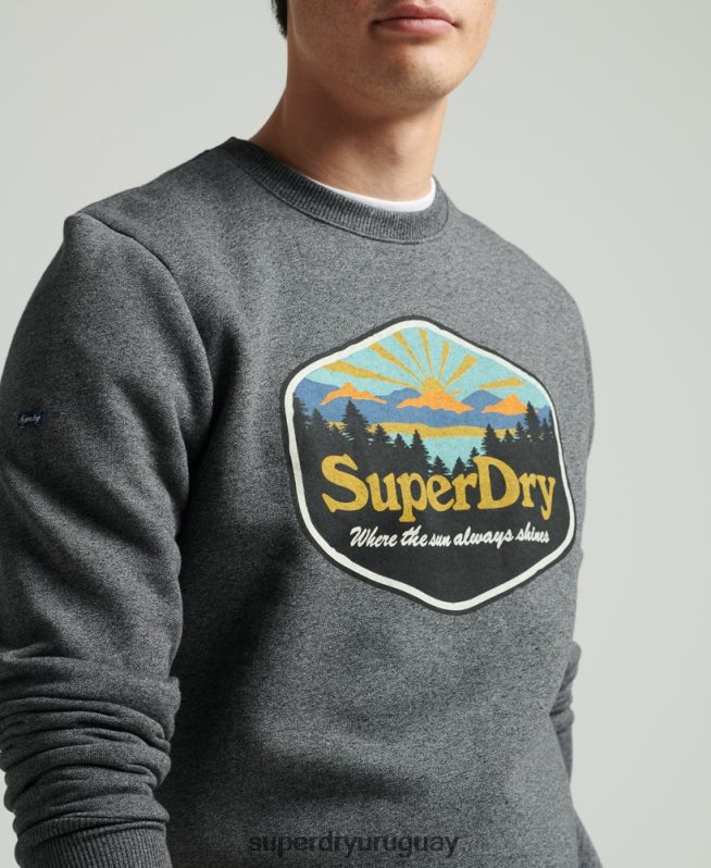 uy Superdry hombres sudadera con gráfico de postal de viaje gris oscuro DT2N8Z4993 ropa