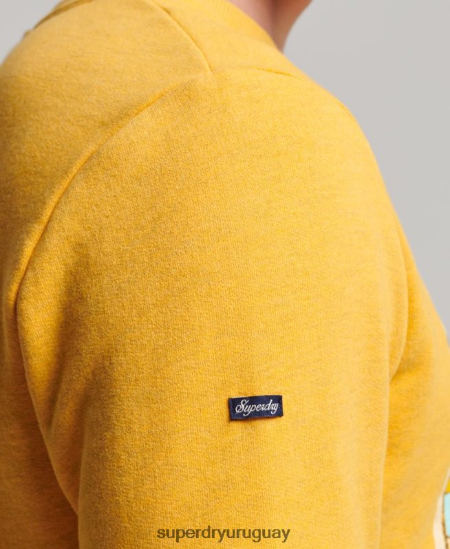 uy Superdry hombres sudadera con gráfico de postal de viaje oro DT2N8Z5079 ropa