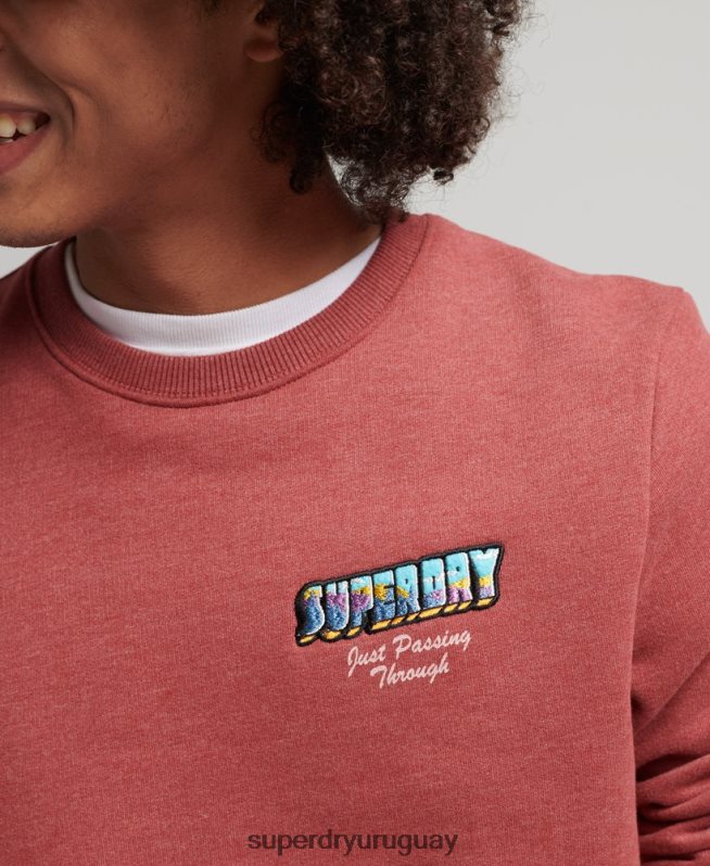 uy Superdry hombres sudadera con gráfico de postal de viaje rojo DT2N8Z758 ropa
