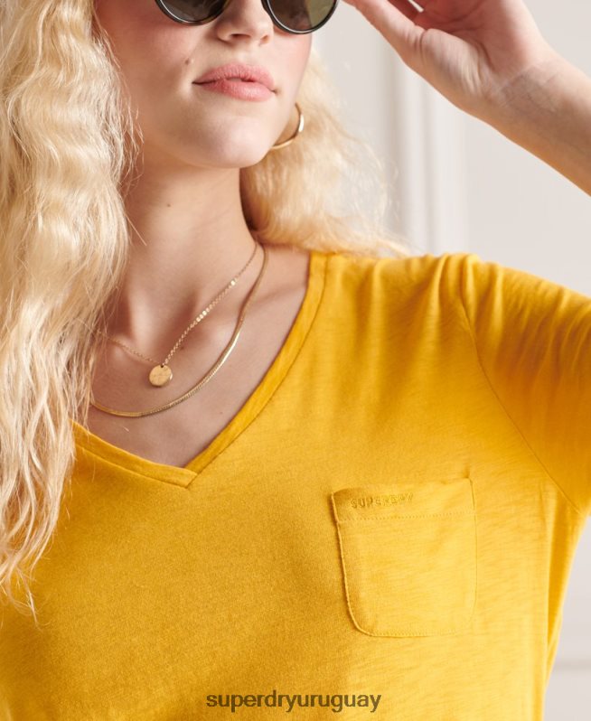 uy Superdry mujer playera con cuello en V y bolsillo de algodón orgánico amarillo DT2N8Z2792 ropa