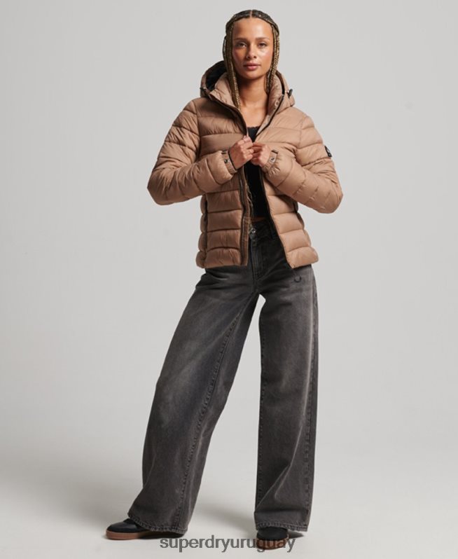 uy Superdry mujer chamarra acolchada clásica con capucha marrón DT2N8Z3686 ropa