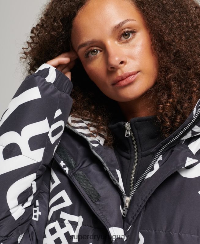uy Superdry mujer chamarra acolchada larga con estampado completo negro DT2N8Z5653 ropa