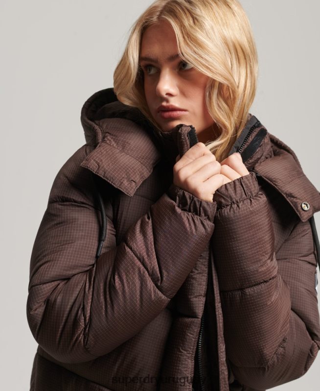 uy Superdry mujer chaqueta acolchada larga con tejido ripstop marrón DT2N8Z3713 ropa