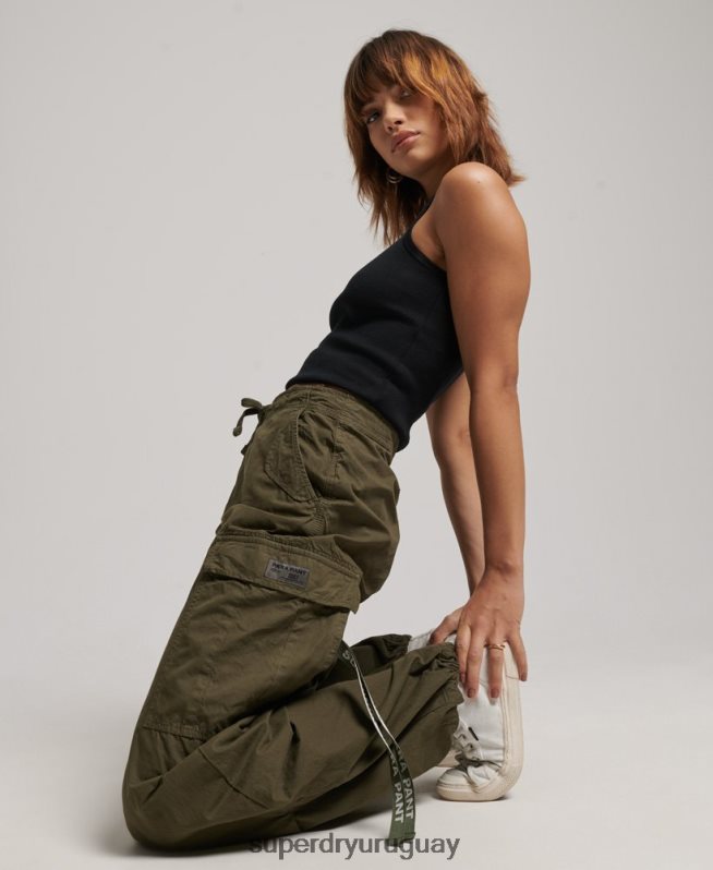 uy Superdry mujer pantalones holgados de paracaídas verde DT2N8Z2095 ropa